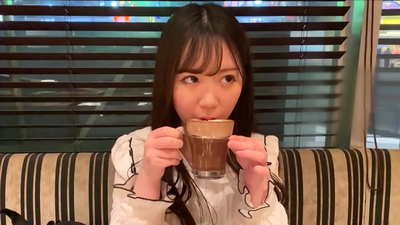 Ona je prijateljica koja je pripadala istom klubu na fakultetu. I ona je najatraktivnija djevojka u klubu. Ovo je japanska seksi atmosfera.